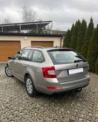 Skoda Octavia cena 37999 przebieg: 238000, rok produkcji 2015 z Świecie małe 529